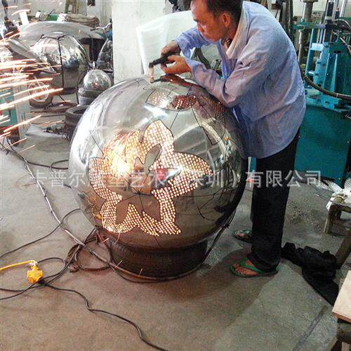厂家定制不锈钢开孔空心球离子机打孔拉丝球激光镂空球地球仪装饰