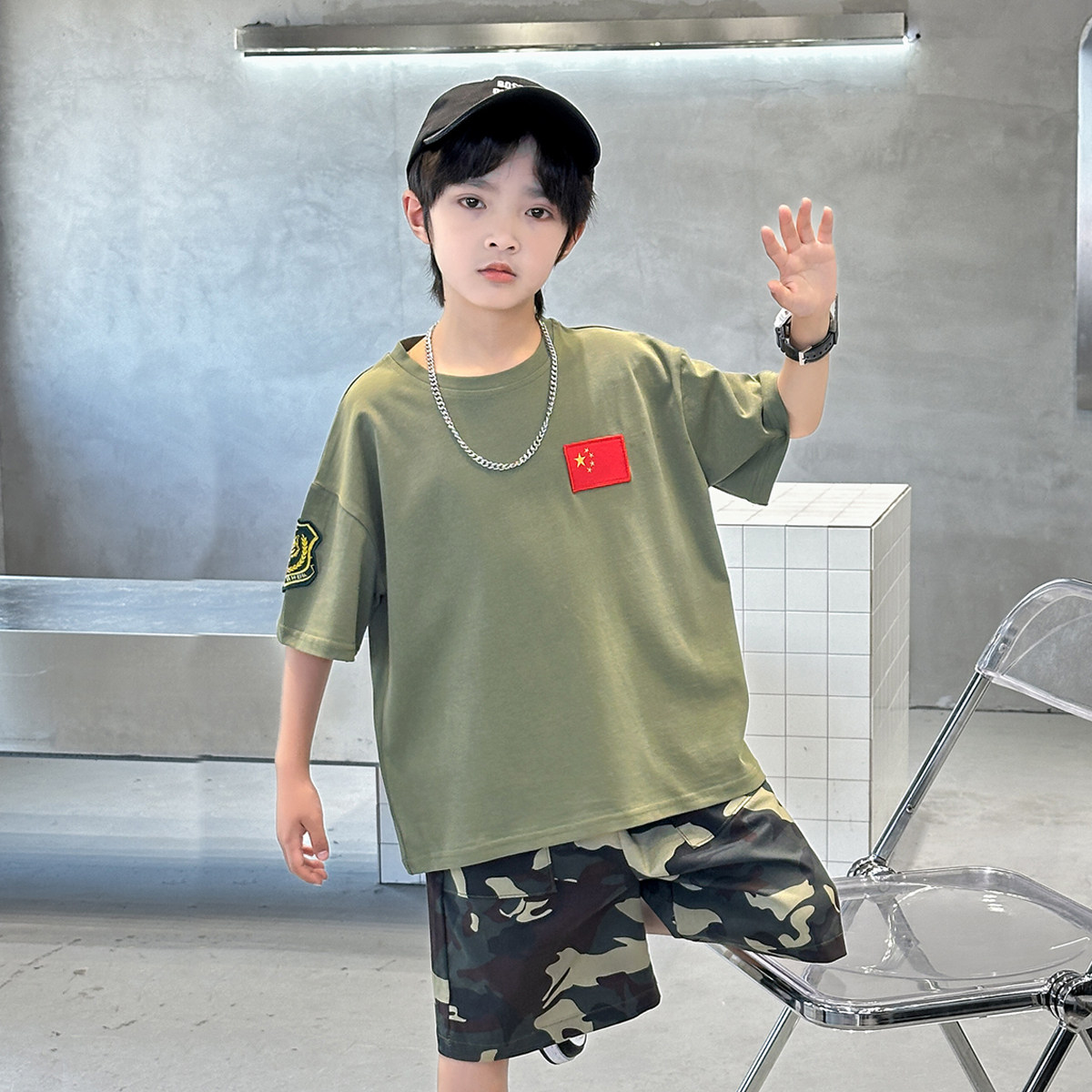 男童夏装迷彩套装军绿色短袖2025新款儿童军装演出服男孩时髦潮酷