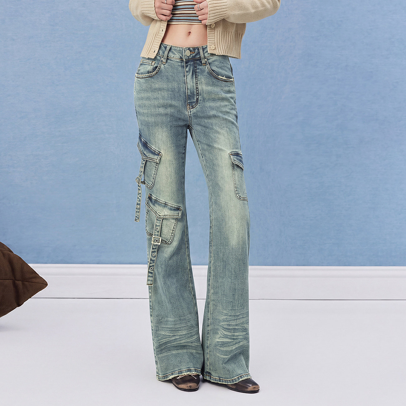 thumbnail for CHUU washed matte white jeans for women, 2026 winter new arrival, letter embroidery, slimming, ripped slightly flared pants