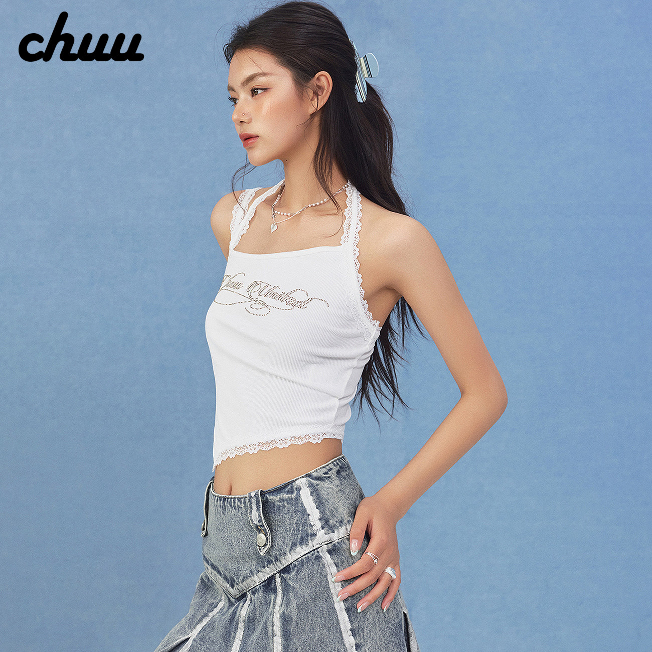 【戚砚笛同款】CHUU字母烫钻背心女2026夏季蕾丝边不规则挂脖上衣