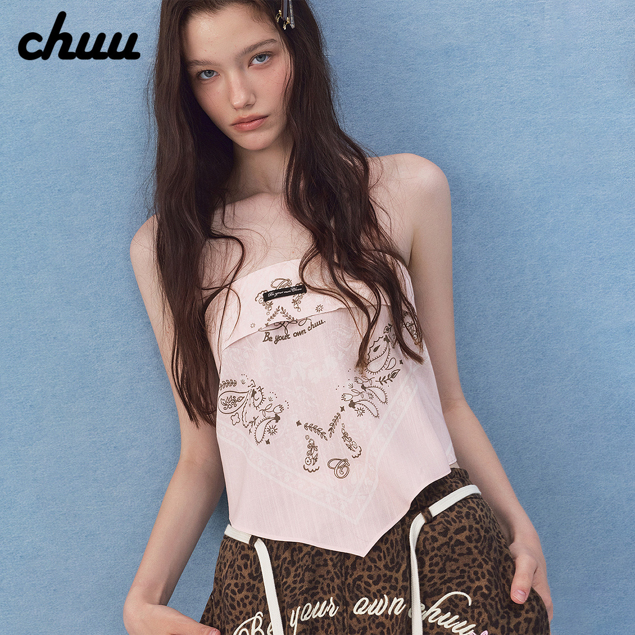 CHUU腰果花拼接背心女2026夏季新品字母标系带修身三角巾翻领抹胸