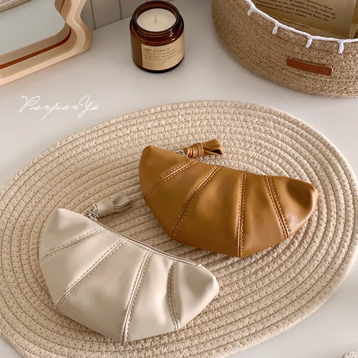 简约ins风牛角包小众质感可颂包饺子包现代时尚纯色零钱包可携带