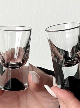 进口高级感黑色冰山白酒杯家用轻奢玻璃小酒杯一口杯烈酒子弹杯清