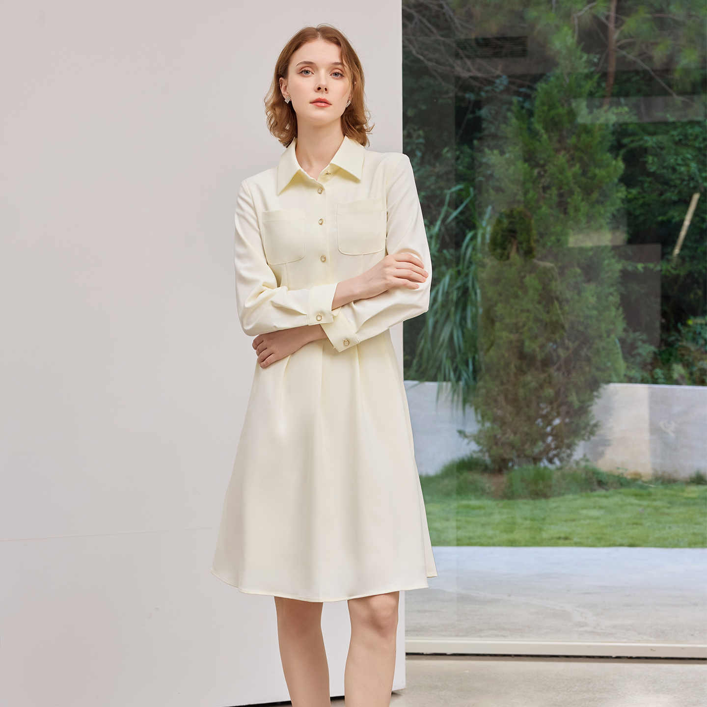 映想社交女装秋冬季女衬衫领收腰米色女长袖大摆连衣裙