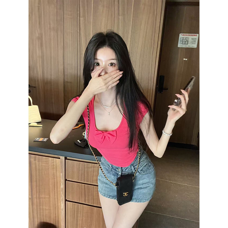 熊熊屋【奶乖少女】纯欲 好穿 四色修身蝴蝶结大U领甜美T恤短袖女