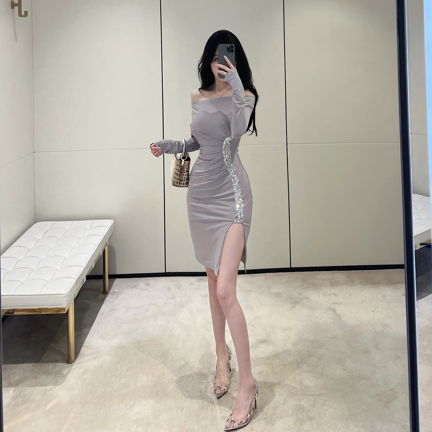 熊熊屋【万人迷】du家 曲线美人包臀一字肩褶皱亮片开衩连衣裙