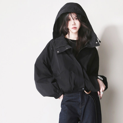 黑色连帽机能宽松冲锋夹克女