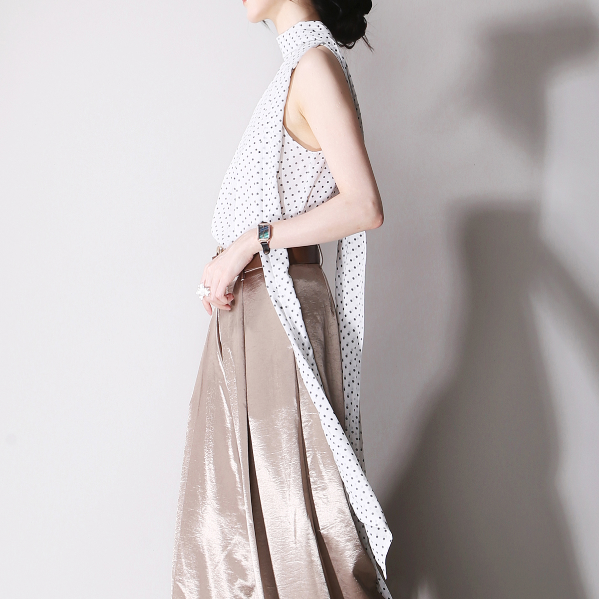 B85黑白波点复古简约飘带领口绑带蝴蝶结宽松显瘦ins无袖背心上衣