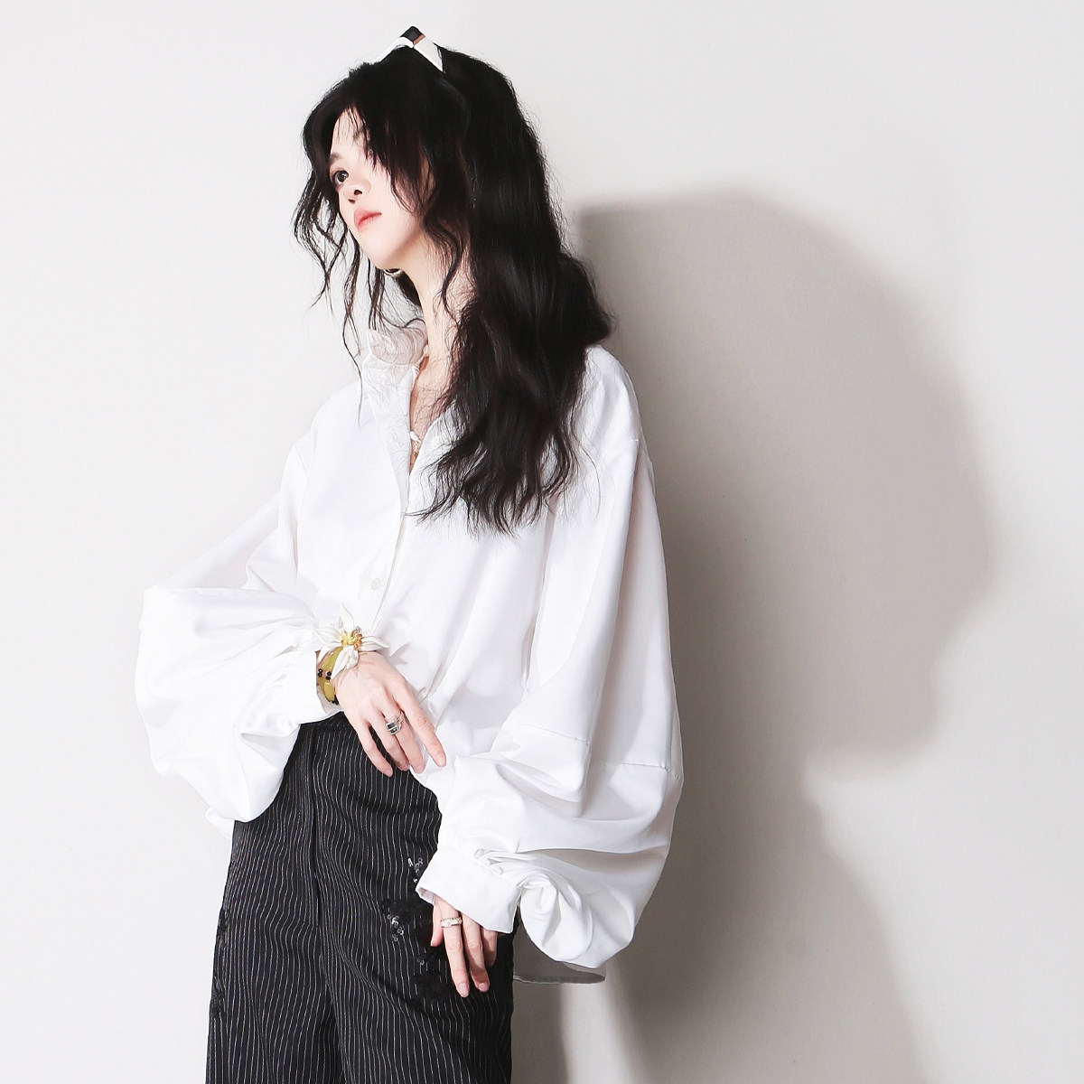 F57立体加宽灯笼袖大气欧美风落肩显瘦夸张廓形长袖宽松纯白衬衫