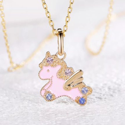 宝创集18K金天然彩色蓝宝石粉色珐琅小马吊坠新年精美礼物送礼物