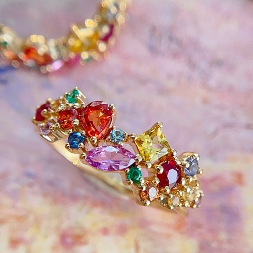 宝创集18K金镶嵌天然彩色蓝宝石红宝石祖母绿戒指彩虹排戒
