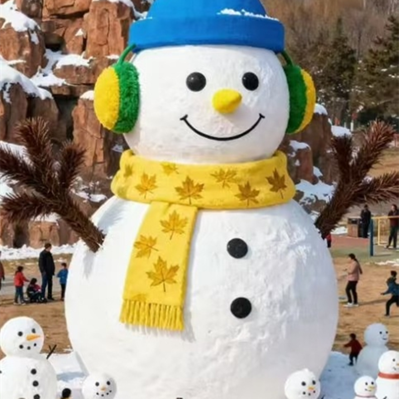 网红绿雕雪人仿真绿雕滑雪场景区摆件圣诞雪人户外打卡拍照装置
