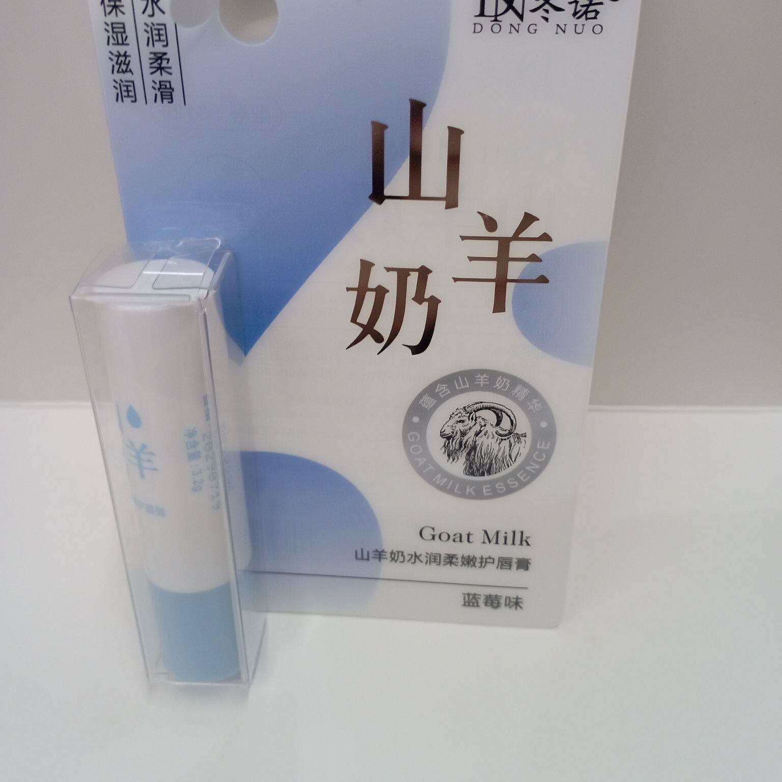 冬诺山羊奶水润柔嫩护唇膏