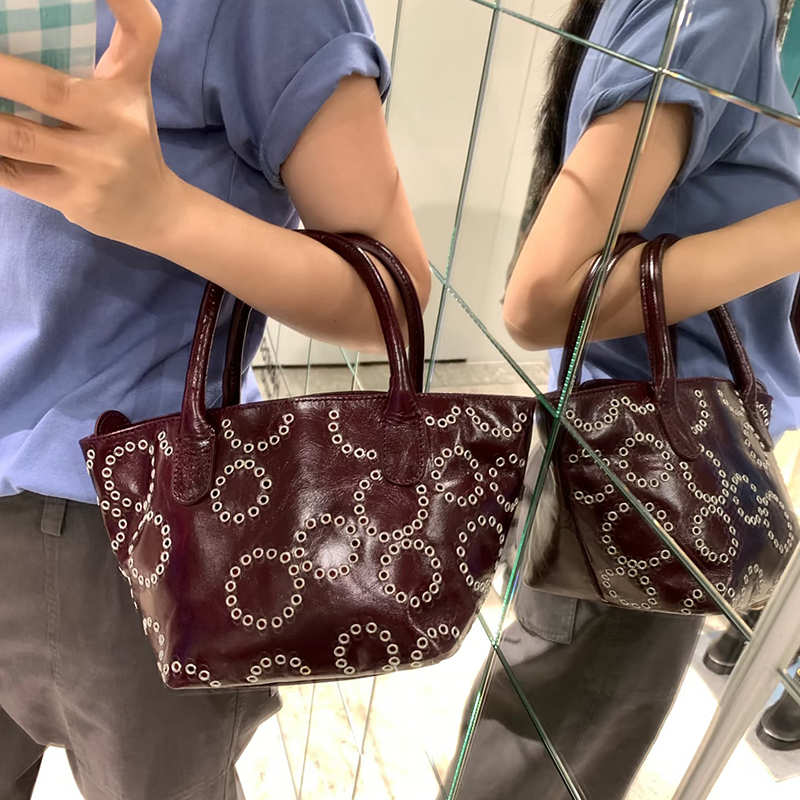 小众网红2025新款单肩包鸡眼装饰小众休闲手提包简约百搭手拎女包