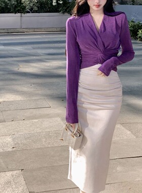 小众高级感气质V领针织打底衫春秋季内搭修身显瘦紫色短款上衣女