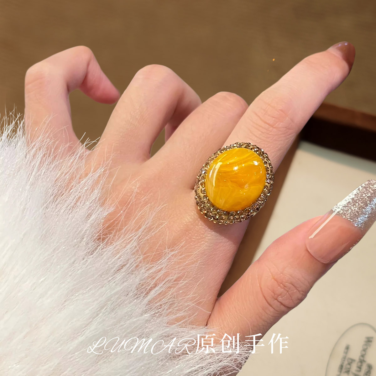 新中式国风金色蜜蜡闪钻戒指女轻奢高级感小众独特个性夸张食指戒