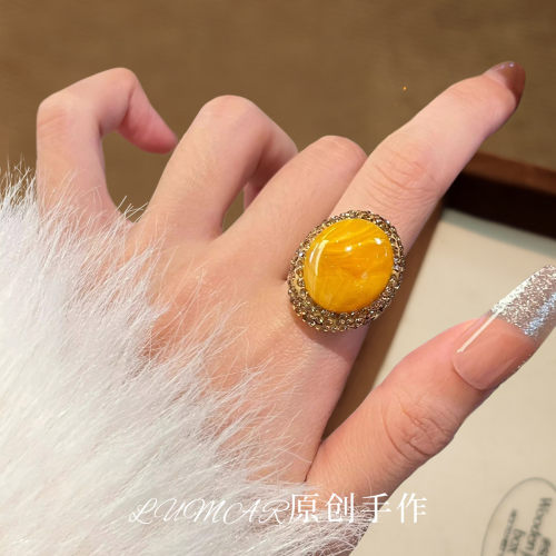 新中式国风金色蜜蜡闪钻戒指轻奢