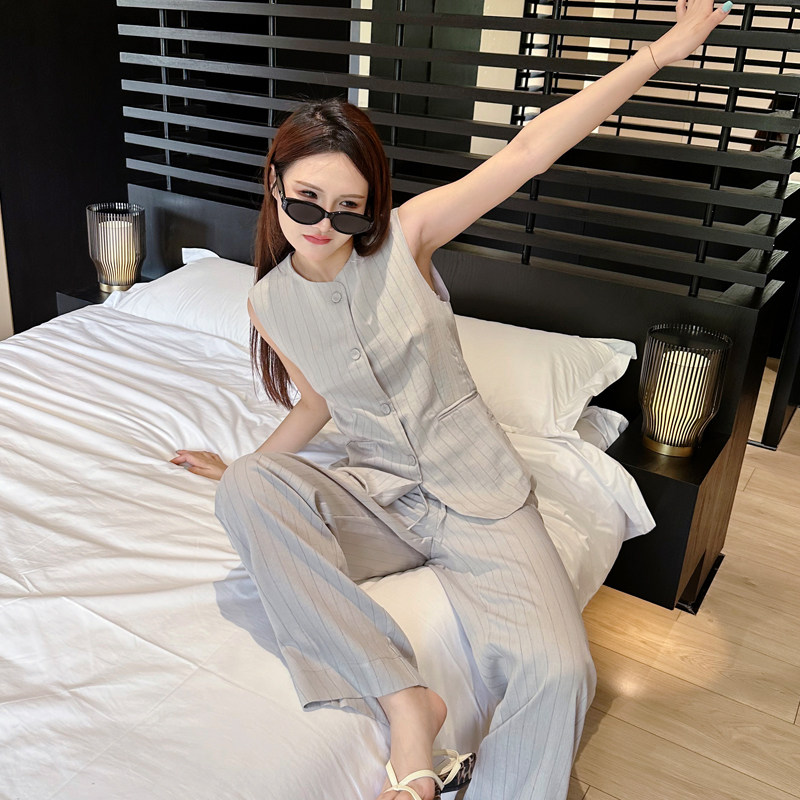 法拉法拉2025夏季新款女韩系简约条纹无袖高级感薄款通勤休闲套装