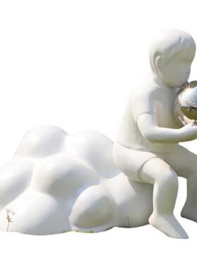 不锈钢铁艺镂空云朵户外景观小品读书人物雕塑小区草坪售楼处摆件