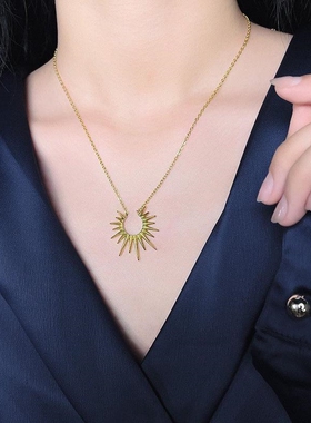 北欧风哑金色太阳光芒吊坠项链女士高级感钛钢锁骨链ins极简
