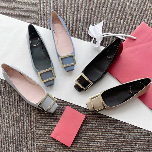 RV方扣平底单鞋女漆皮方头浅口