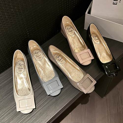 RV方扣单鞋女2025新款中跟圆头