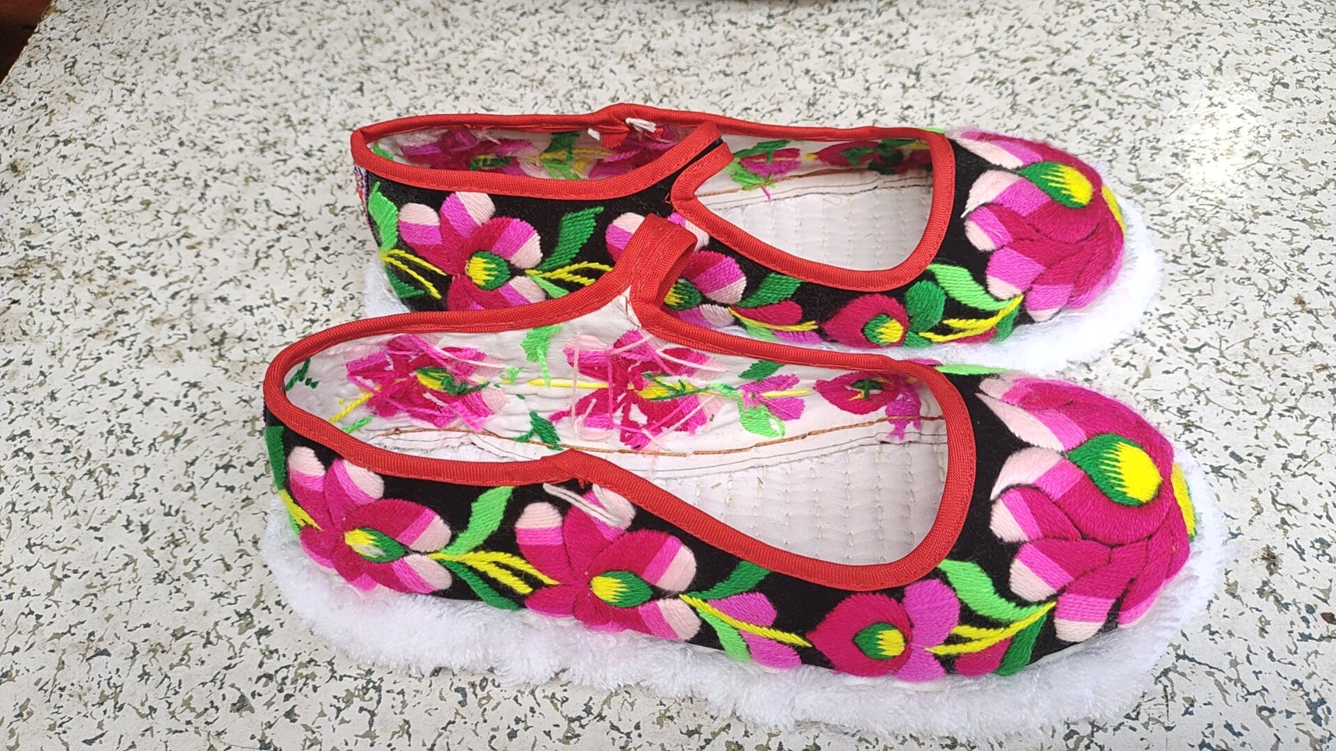 云南绣花鞋自制手工刺绣少数民族花布鞋彝族女士布鞋舞蹈演出休闲