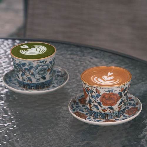 300ml描金青花手握杯高温釉下彩