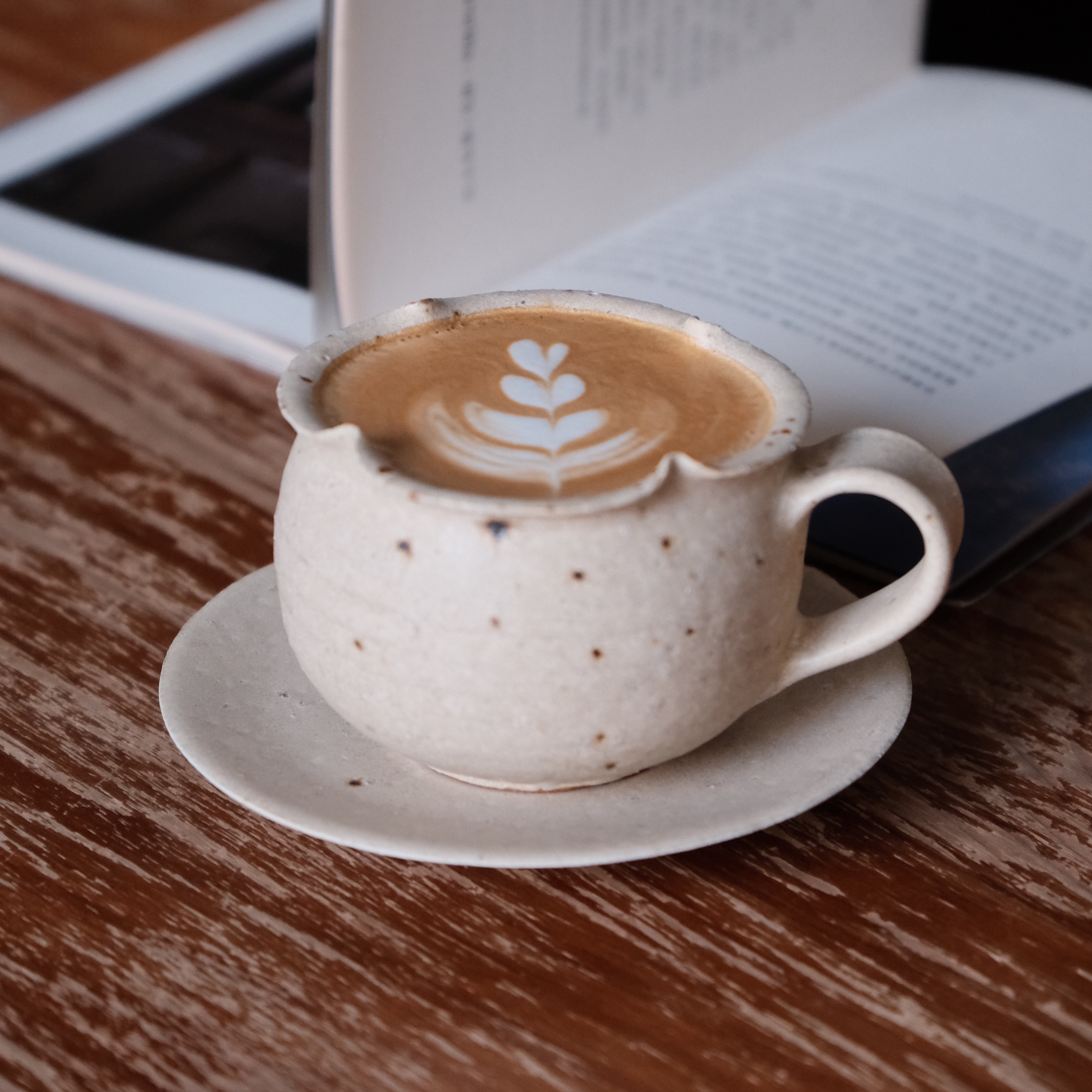 春辰米白釉花口咖啡杯景德镇手作陶瓷水杯日式粗陶侘寂风节日礼物,餐饮具,咖啡杯,淘宝优惠券,粉丝福利购,淘宝优惠卷