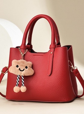 意尔康高级感红色包包女2025新款潮单肩斜挎包手提结婚包时尚新娘