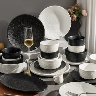 高级感陶瓷碗盘家用2026新款碗碟餐具简约吃饭碗面碗轻奢盘子鱼盘