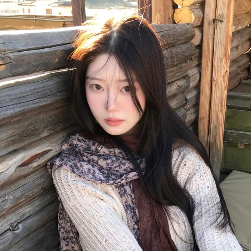 日系碎花披肩外搭女2025新款夏季复古文艺薄款丝巾百搭长条围巾