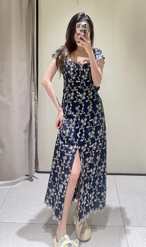 复古方领修身显瘦开叉刺绣