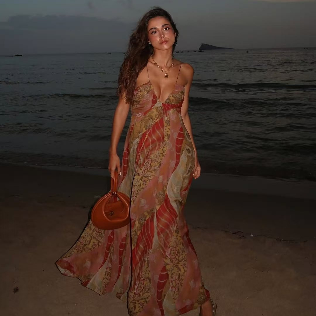 度假风V领打褶印花吊带连衣裙