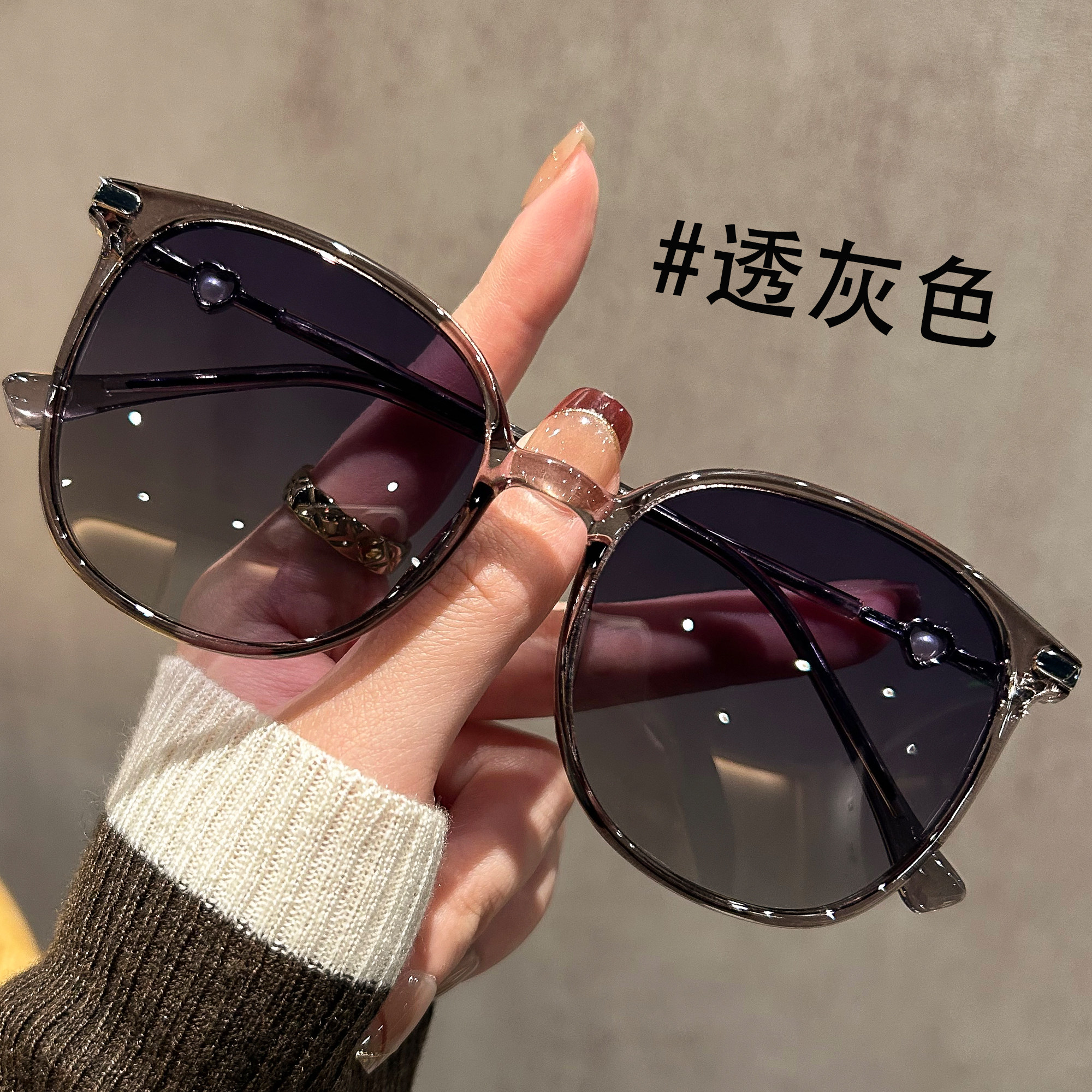 爱心珍珠设计高级感墨镜女款2025新款偏光防晒开车太阳镜超轻TR