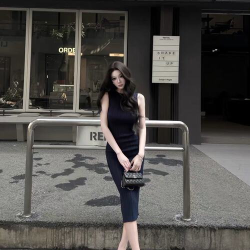 AWMUMU高智感针织无袖背心裙包臀裙女御姐风修身显瘦内搭连衣裙女