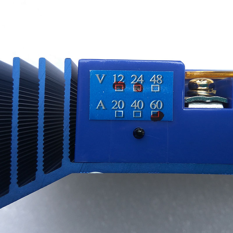 太阳能控制器40A/60A全自动通用型12/24v48伏光伏板通用锂电铅酸