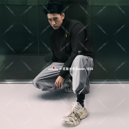 adidas阿迪达斯轻机甲运动老爹鞋