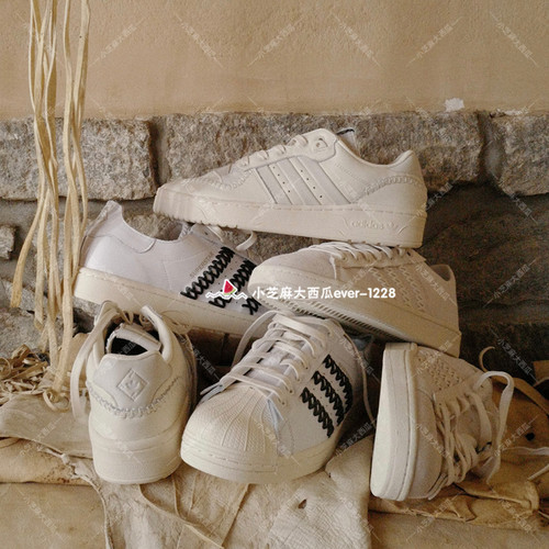 adidas三叶草足下工艺运动鞋