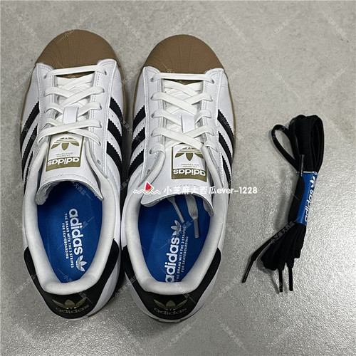 adidas三叶草运动板鞋小白鞋