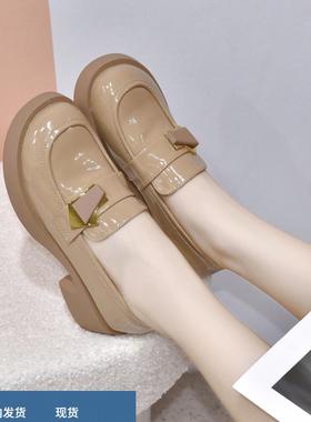 乐福鞋女秋季亮皮松糕厚底圆头粗跟豆豆鞋春款软底漆皮单鞋P-823