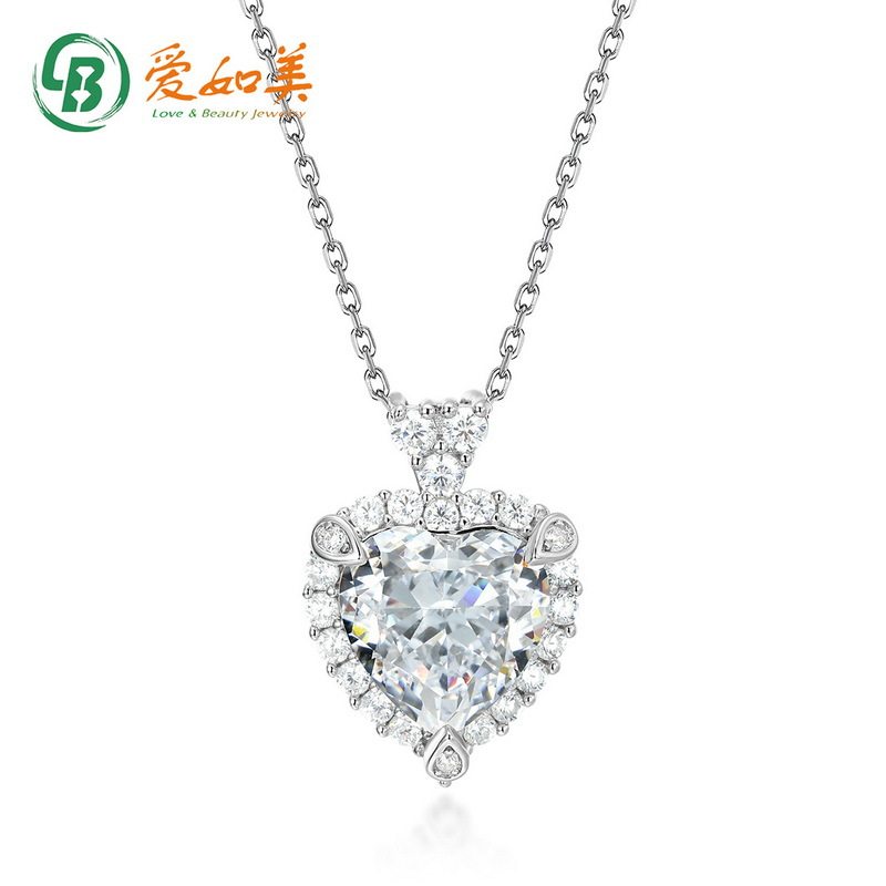 新款时尚个性心形吊坠锁骨链轻奢S925银渡18K金PT950铂金爱心项链