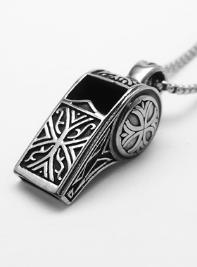 朋克嘻哈钛钢十字架口哨吊坠项链