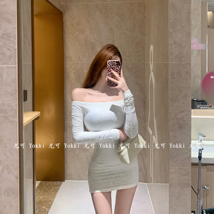 Yokki尤可 暗纹提花蕾丝一字领抹胸收腰包臀连衣裙 雪绒柔裙