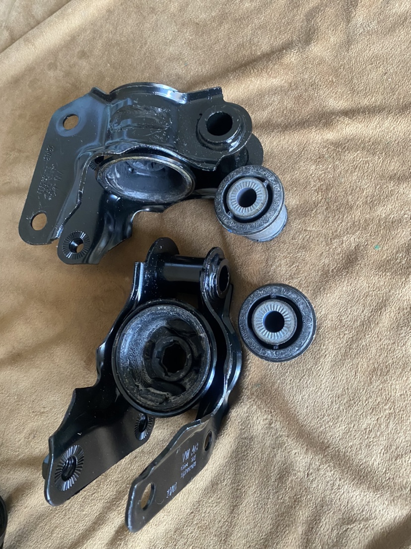 适配大众途昂揽境揽巡威然Q6前摆臂下摆臂控制臂三角臂下支臂胶套