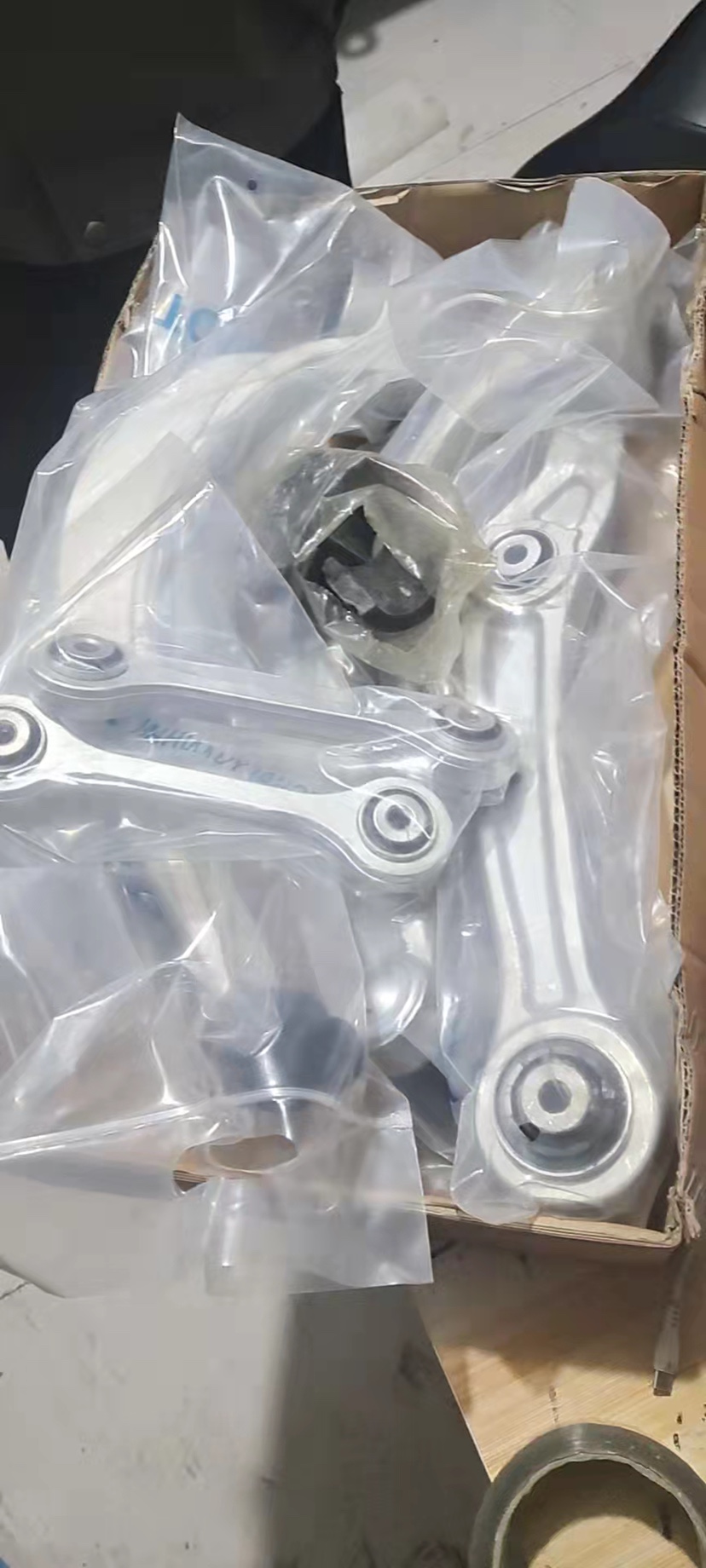 大众A8LD4 前上下支臂 下弯臂 下直臂前平横杆球头开口胶