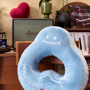 网红可爱笑脸心形抱枕毛绒玩具沙发靠垫居家装饰办公室靠背靠枕女