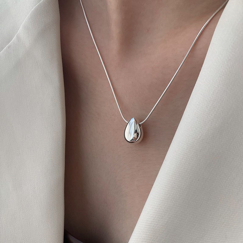 初影「天使之泪」椭圆水滴项链女法式简约高级感光面鹅蛋锁骨链女