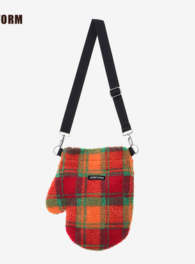 2025秋冬新款小众设计手套造型复古格子毛呢水桶包女斜挎包单肩包