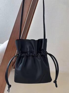 出口日本meiss*羊皮纹抽绳烟口袋包福袋手机包大容量女单肩斜挎包